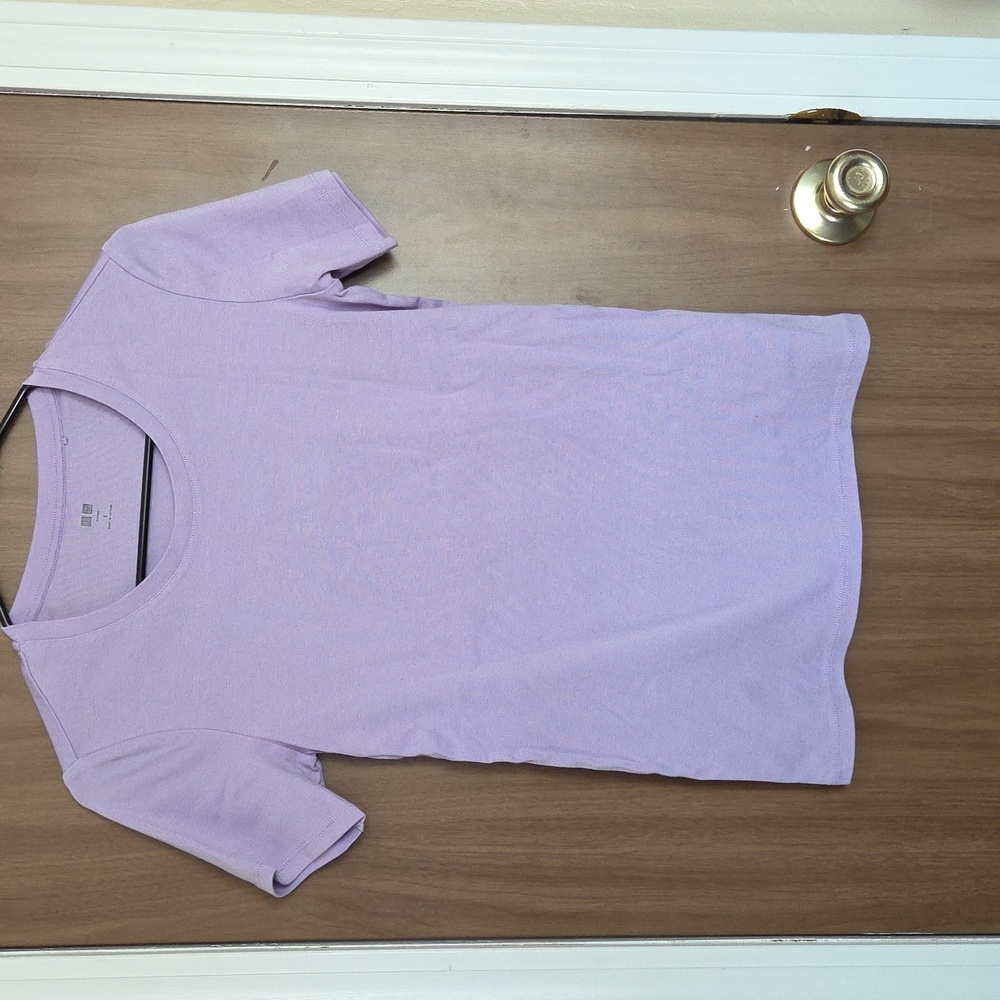 Uniqlo Short Sleeve Crewneck Tee in Light Lavender